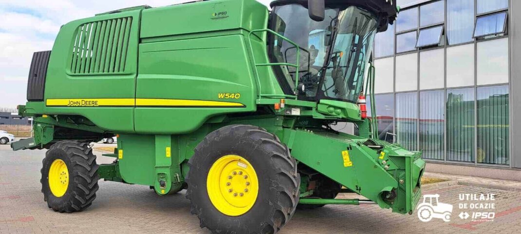 John Deere W540 + Header paioase