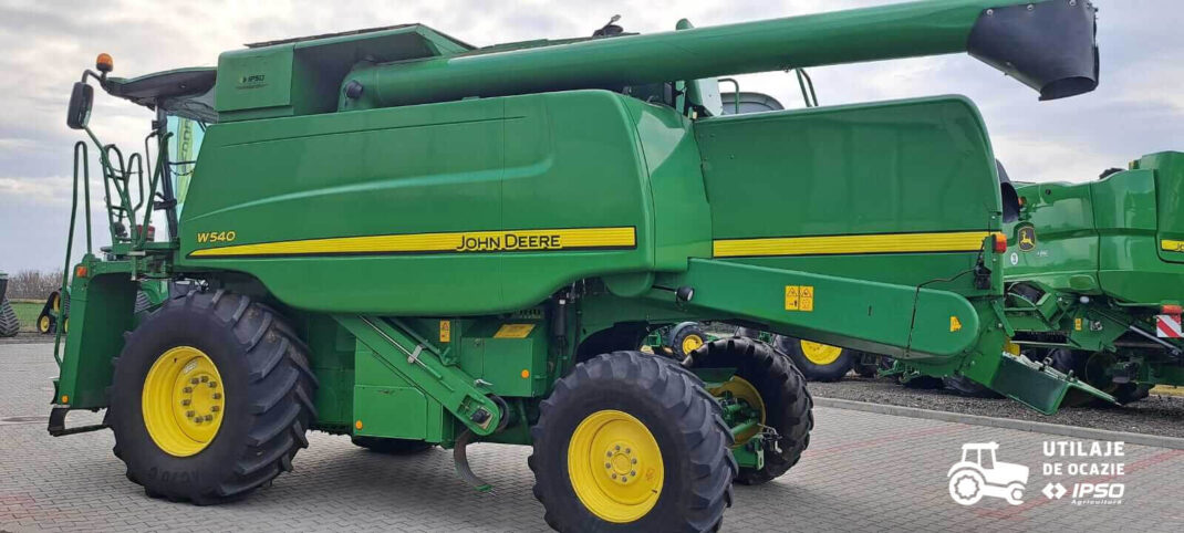 John Deere W540 + Header paioase