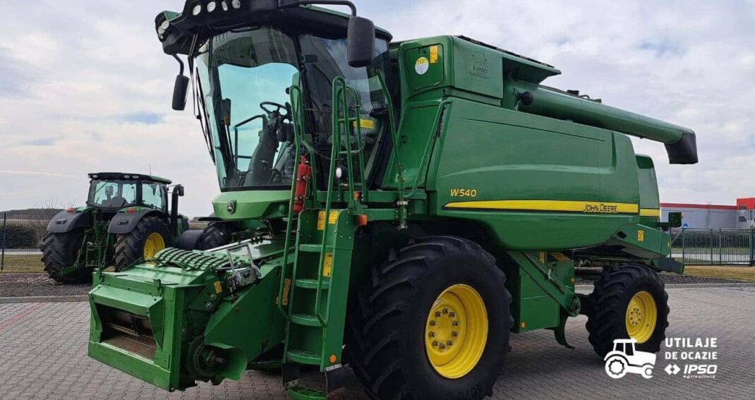 John Deere W540 + Header paioase