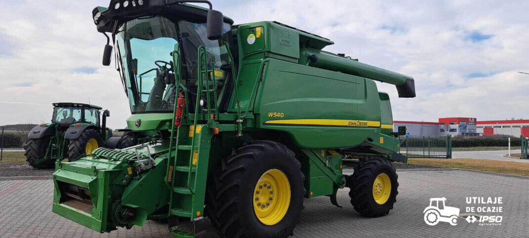 John Deere W540 + Header paioase