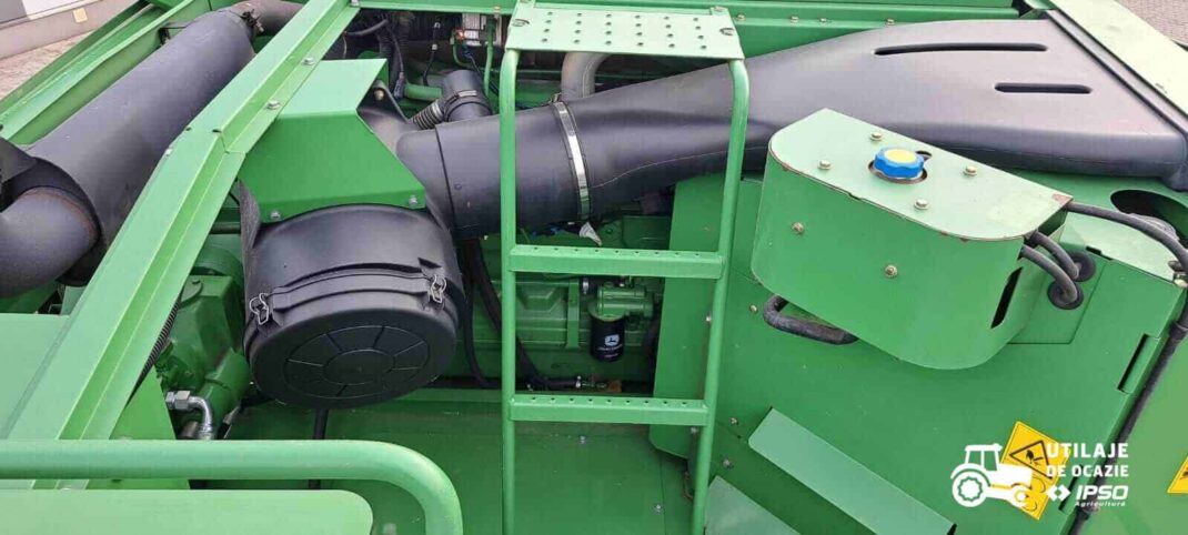 John Deere W540 + Header paioase
