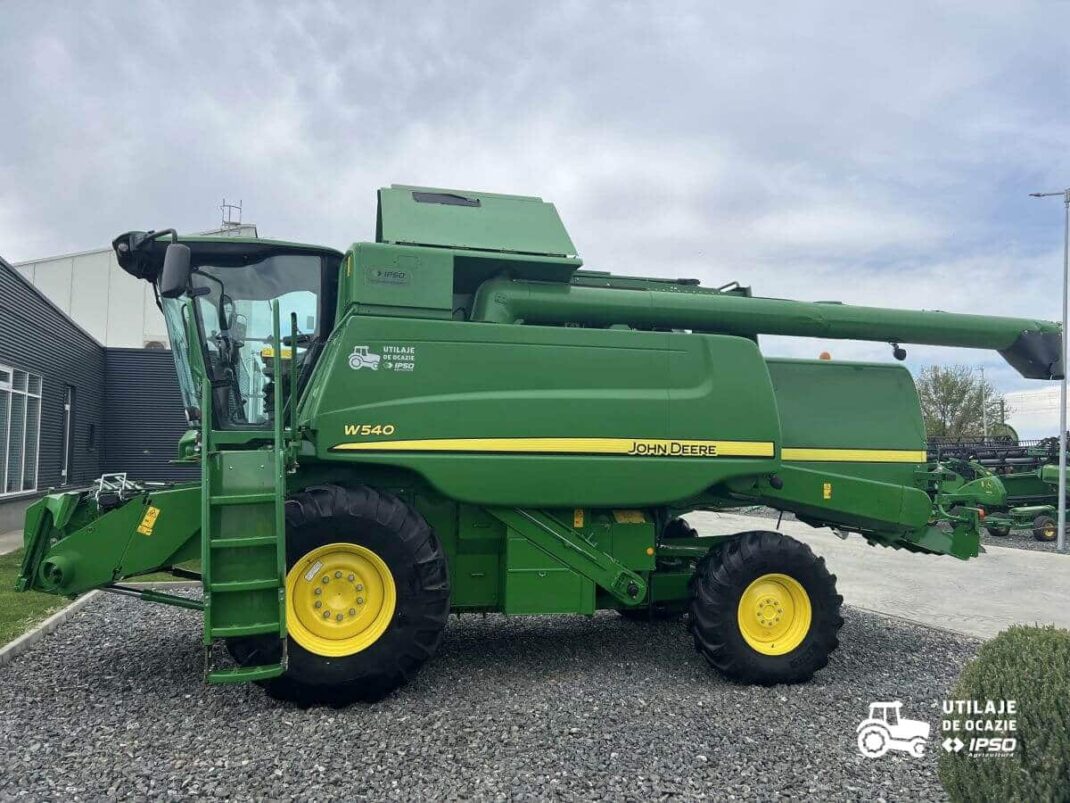 John Deere W540 + Header paioase