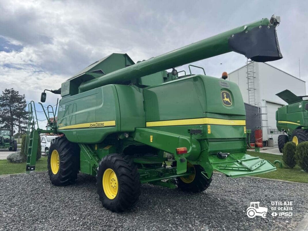 John Deere W540 + Header paioase