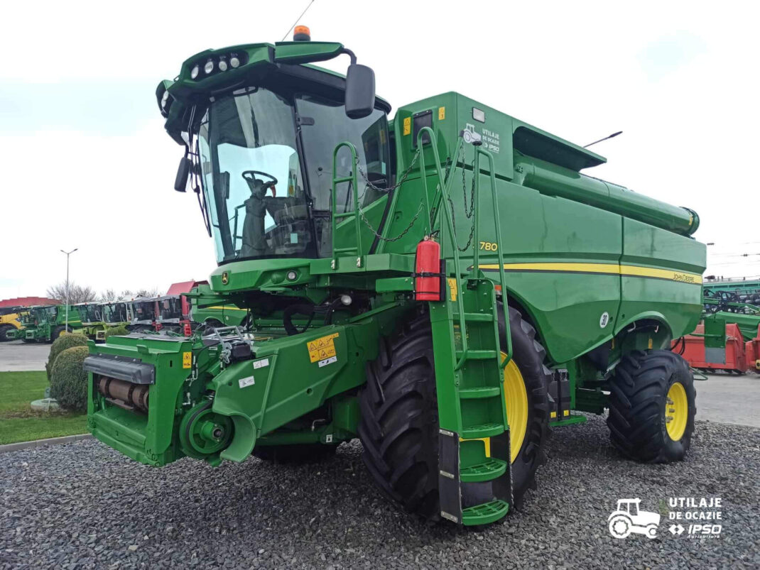 John Deere S780 + Header paioase
