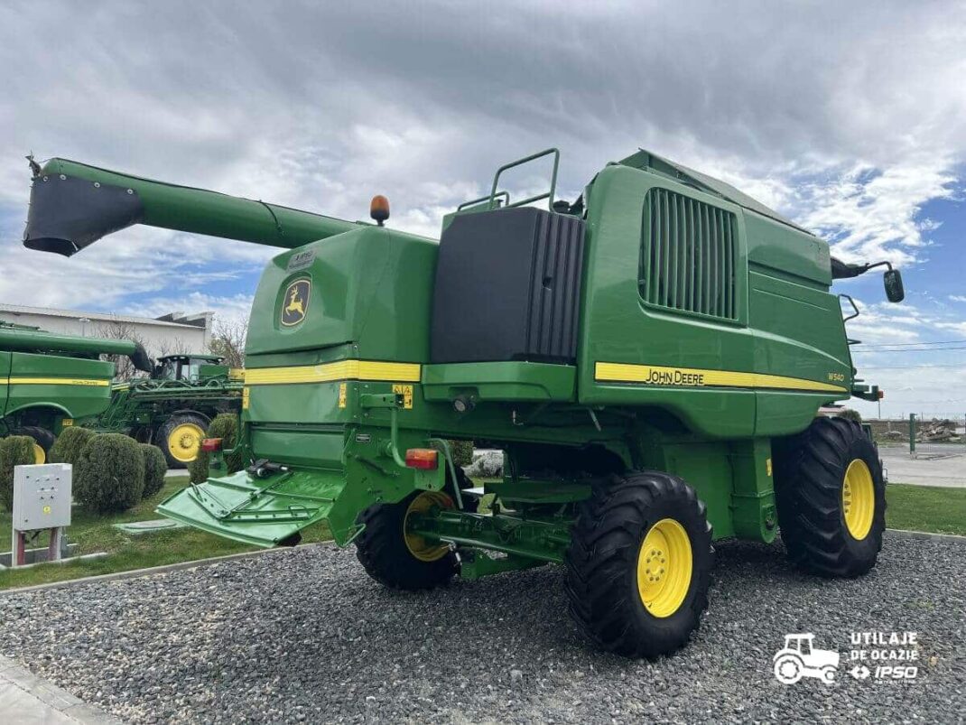 John Deere W540 + Header paioase
