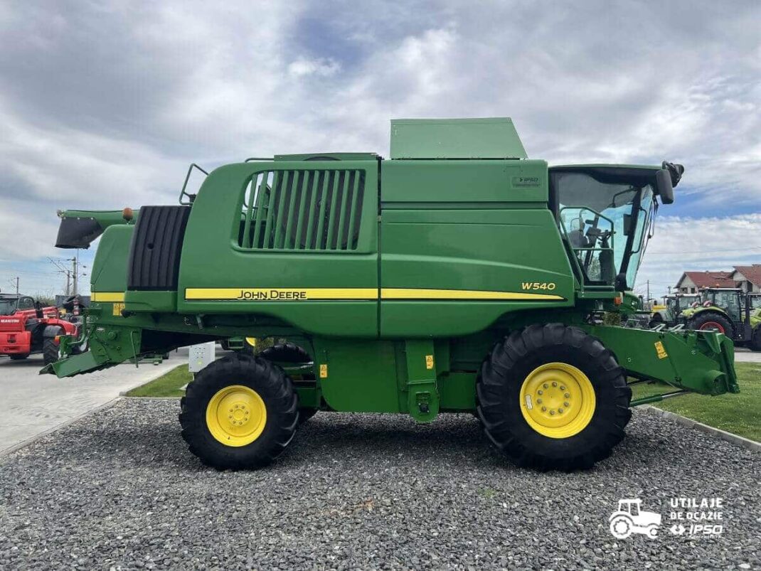 John Deere W540 + Header paioase