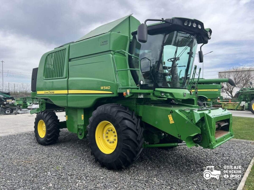 John Deere W540 + Header paioase