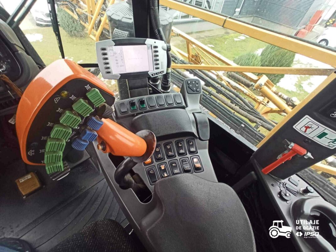Sprayer Challenger Rogator RG 1300B