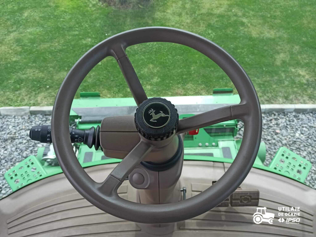 John Deere S780 + Header paioase