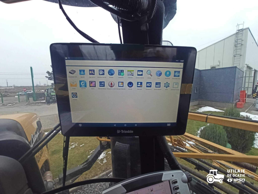 Sprayer Challenger Rogator RG 1300B