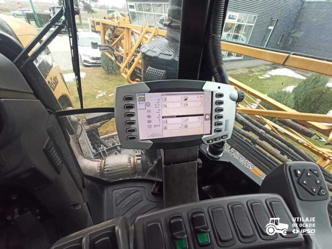 Sprayer Challenger Rogator RG 1300B