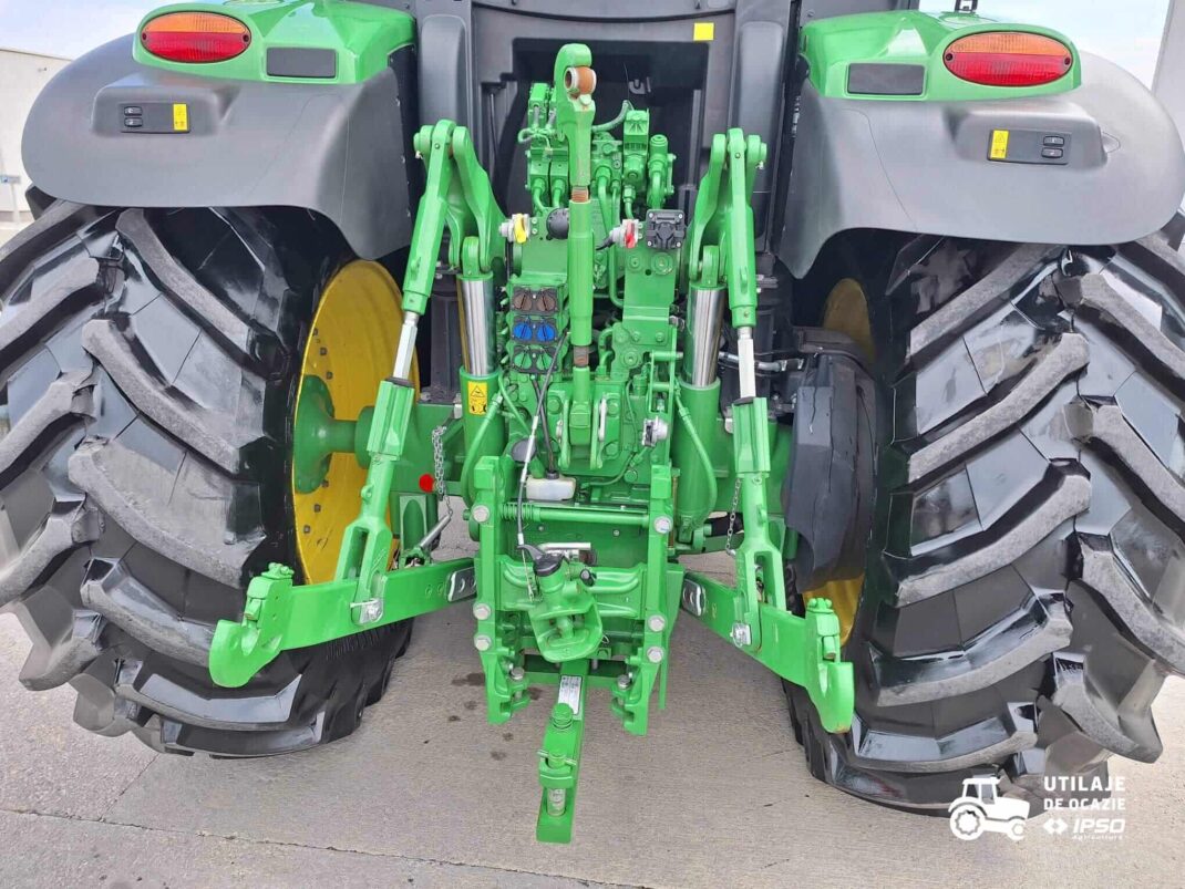 John Deere 6R 230