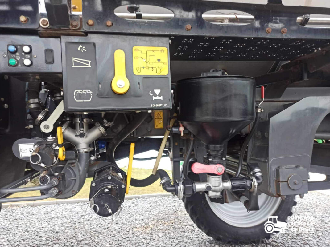 Sprayer Challenger Rogator RG 1300B