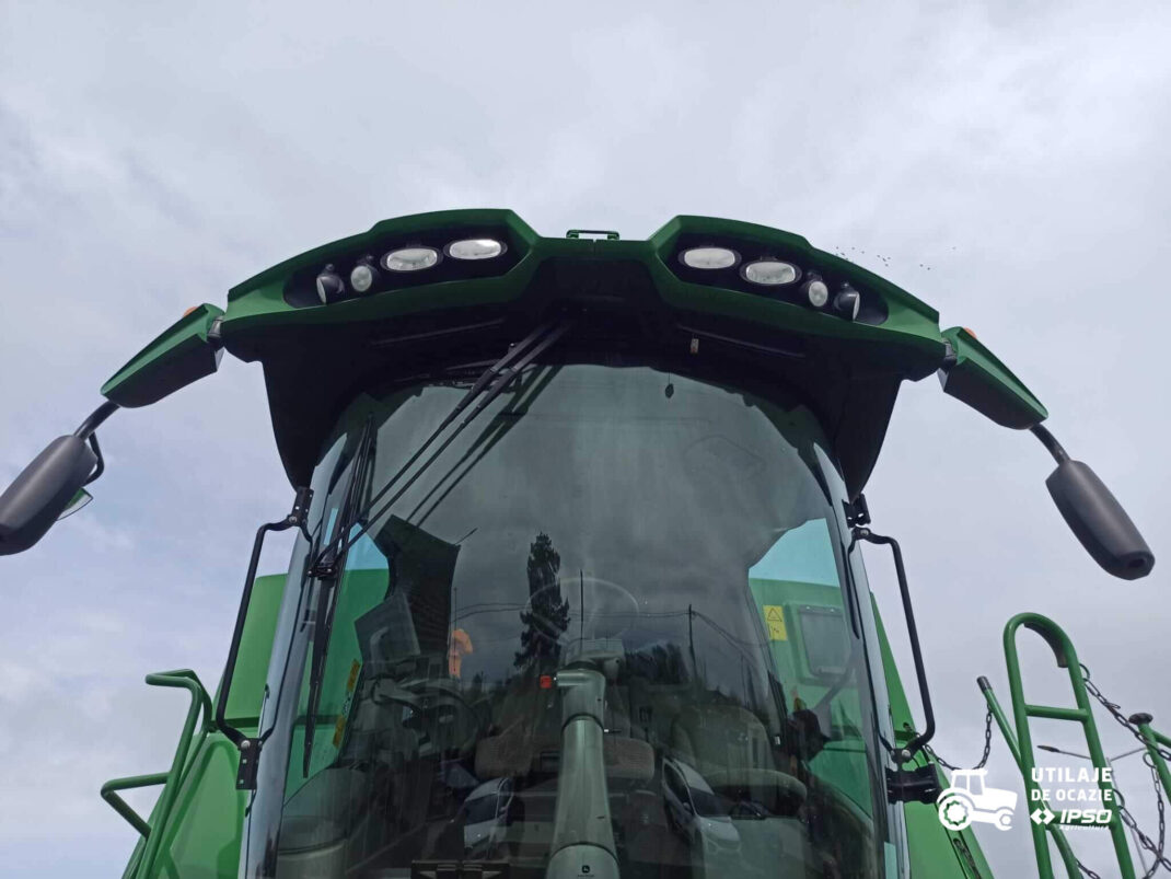 John Deere S780 + Header paioase