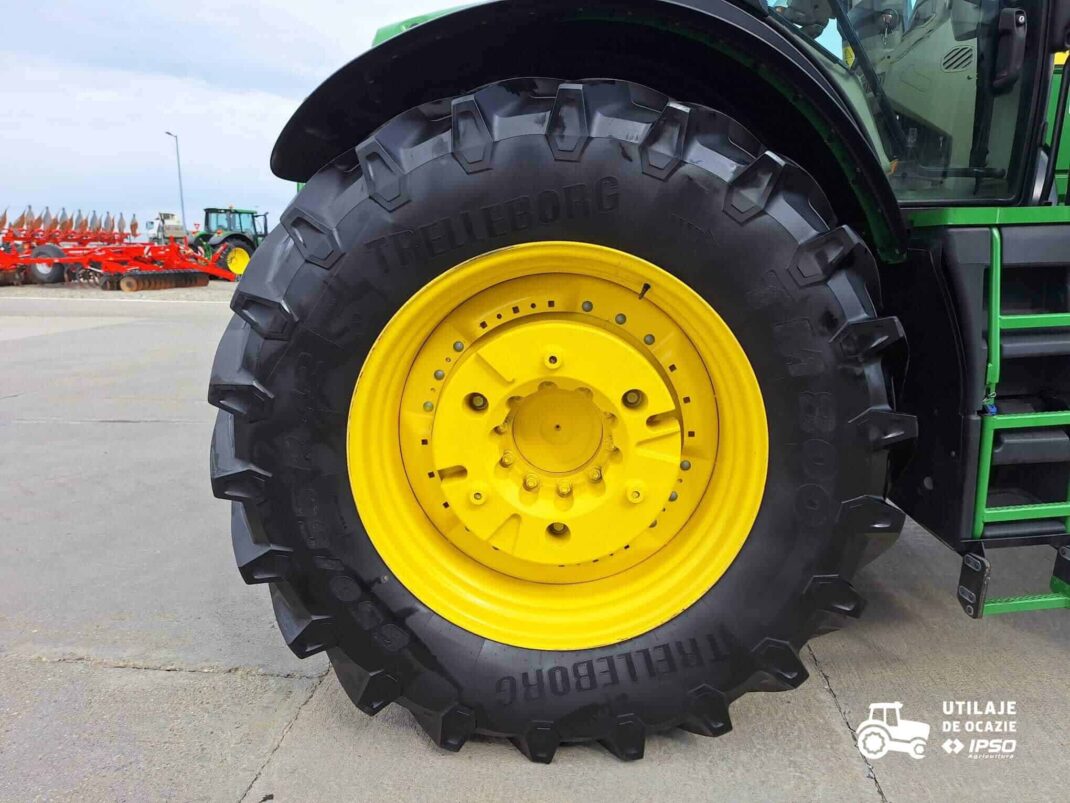 John Deere 6R 230