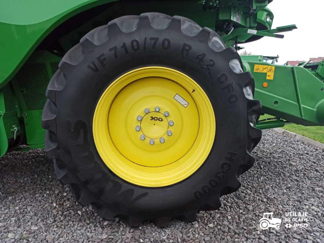 John Deere S780 + Header paioase
