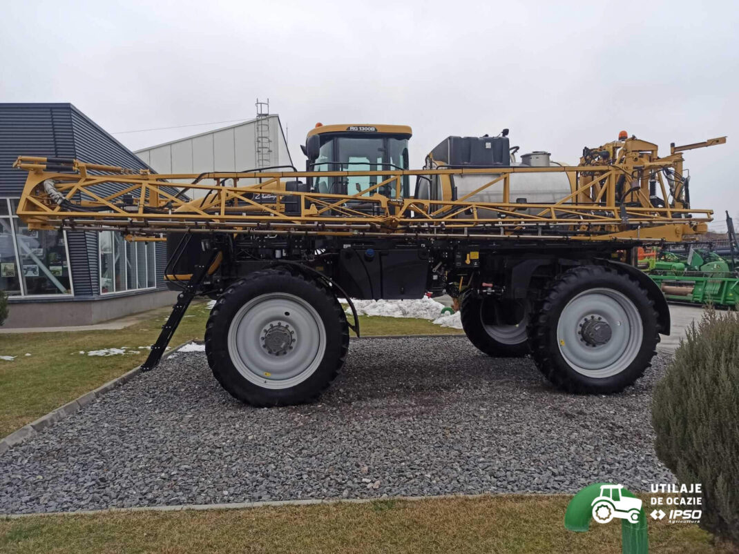 Sprayer Challenger Rogator RG 1300B