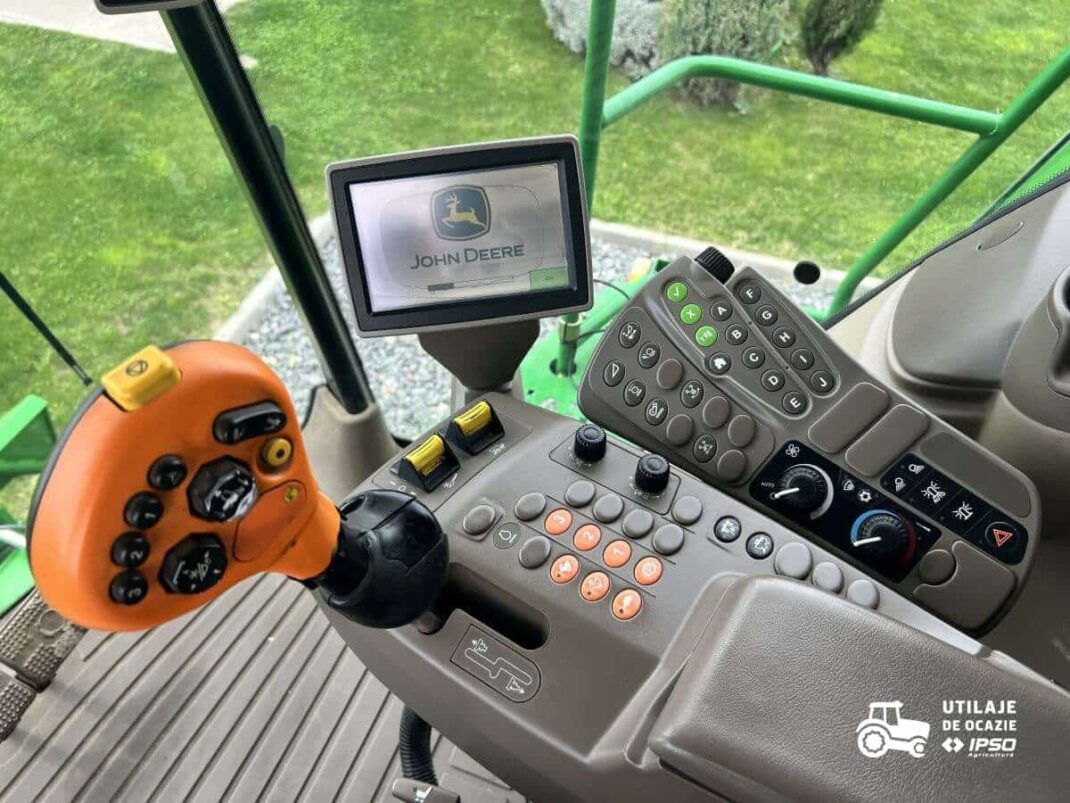 John Deere W540 + Header paioase