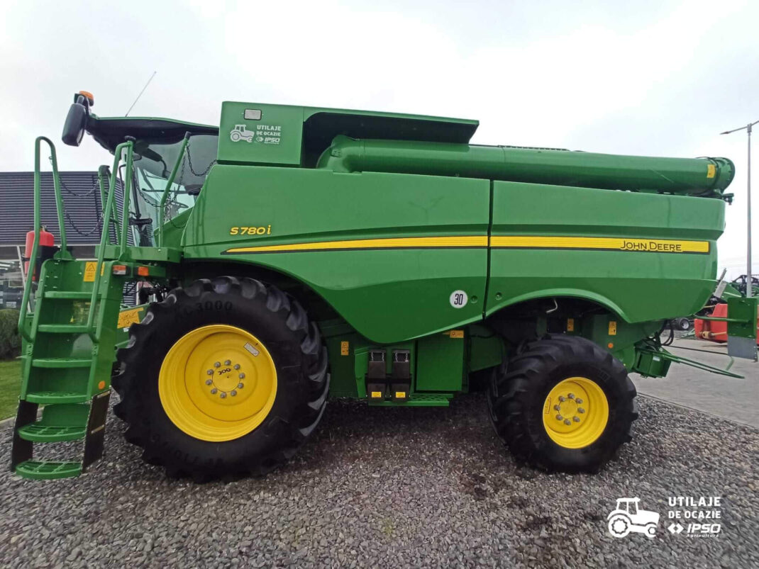 John Deere S780 + Header paioase