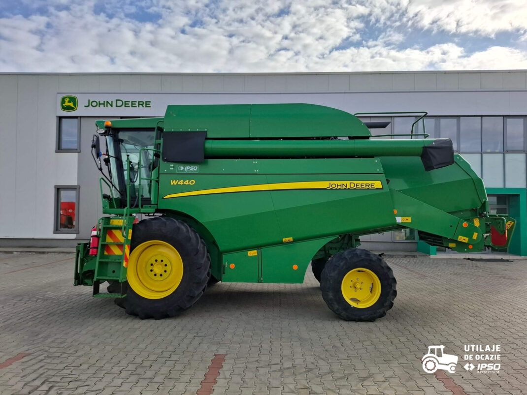 John Deere W440 + Header paioase