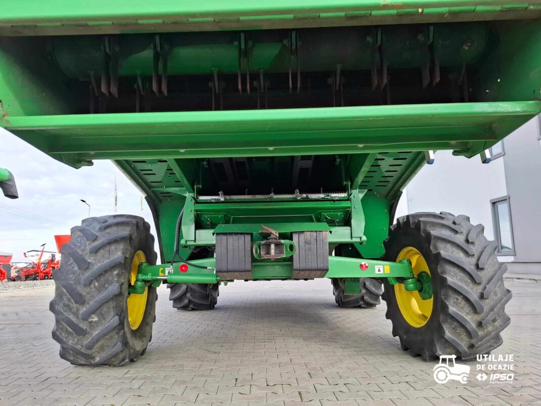 John Deere W440 + Header paioase
