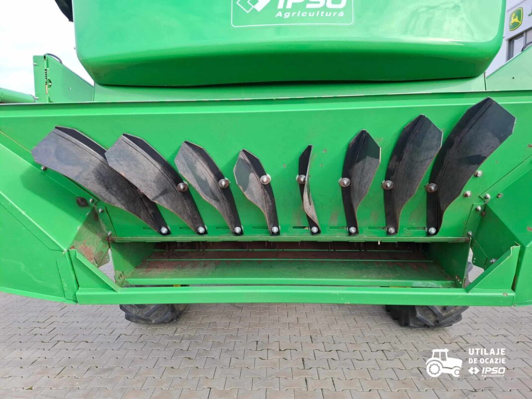 John Deere W440 + Header paioase