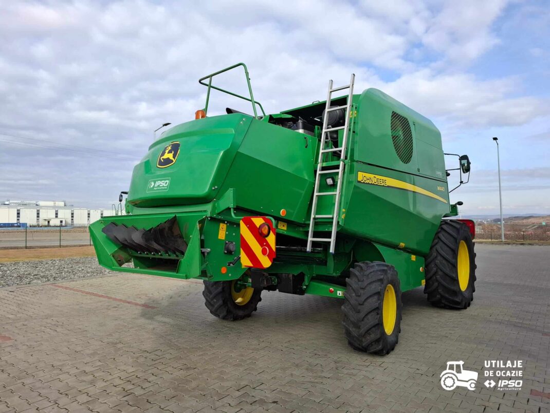 John Deere W440 + Header paioase