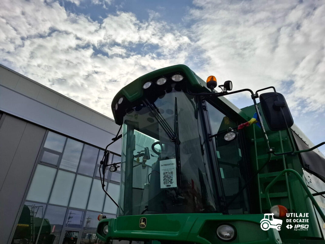 John Deere W440 + Header paioase