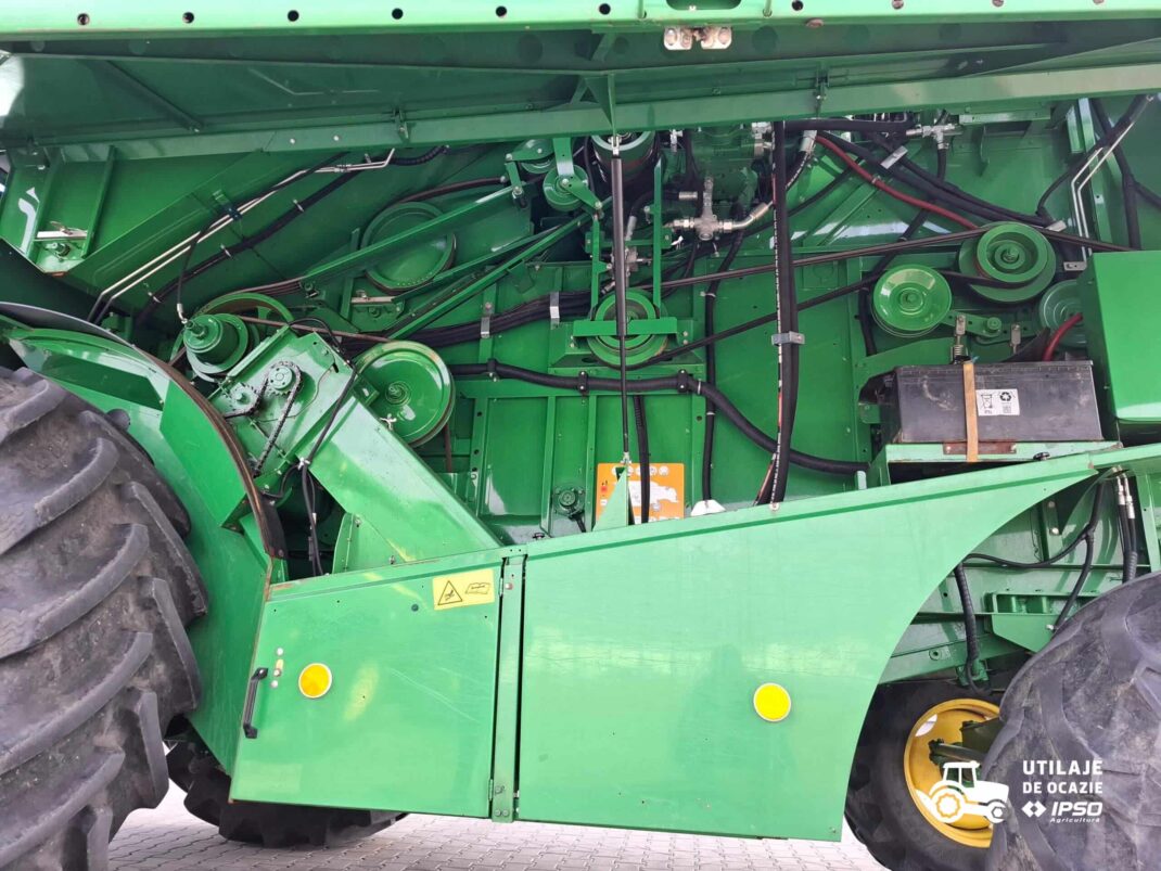 John Deere W440 + Header paioase