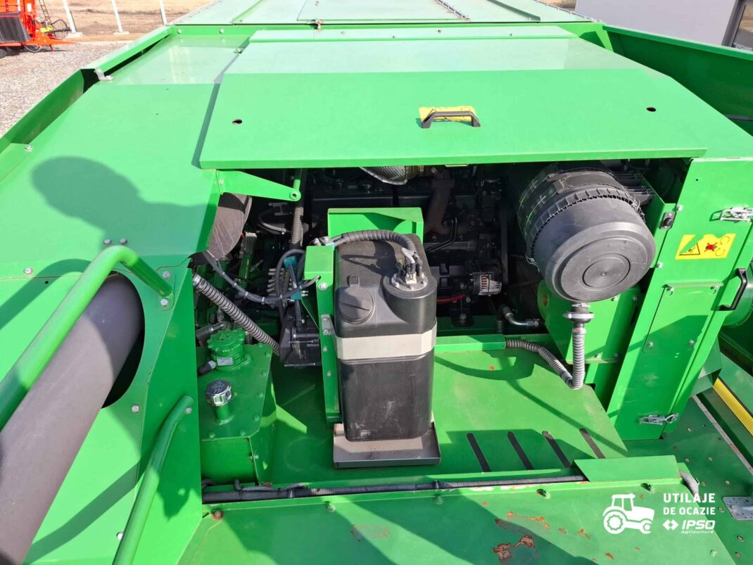 John Deere W440 + Header paioase