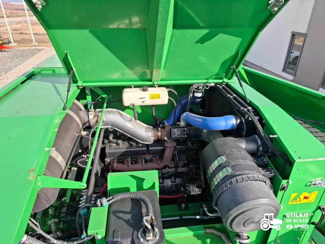 John Deere W440 + Header paioase
