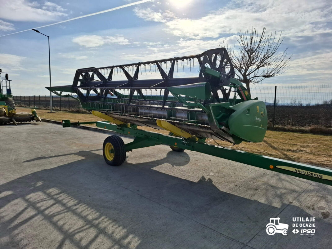 John Deere W440 + Header paioase