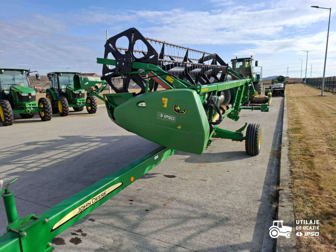John Deere W440 + Header paioase
