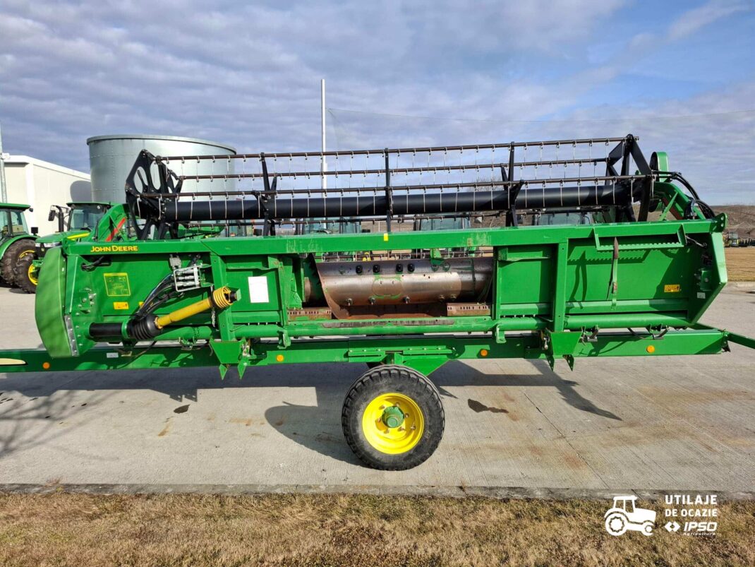 John Deere W440 + Header paioase