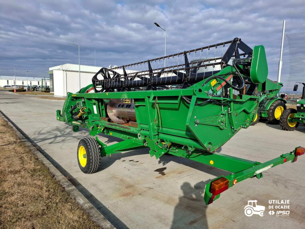 John Deere W440 + Header paioase