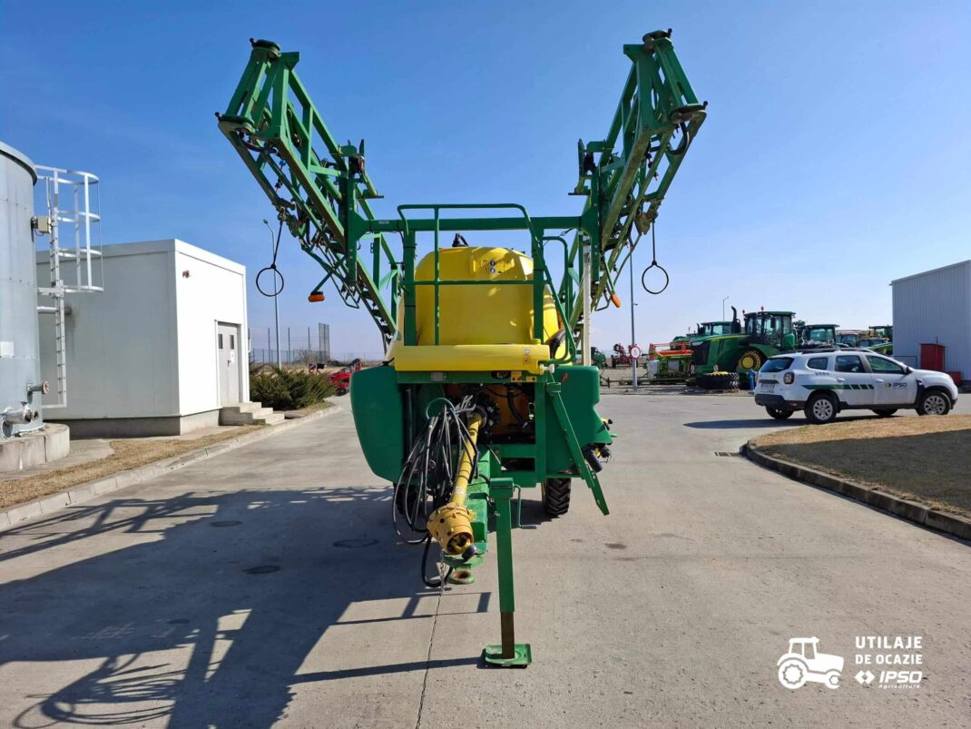 Sprayer tractat John Deere 724