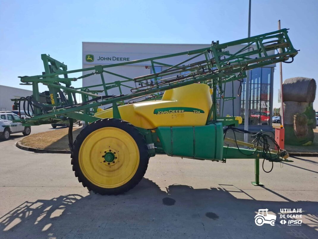Sprayer tractat John Deere 724