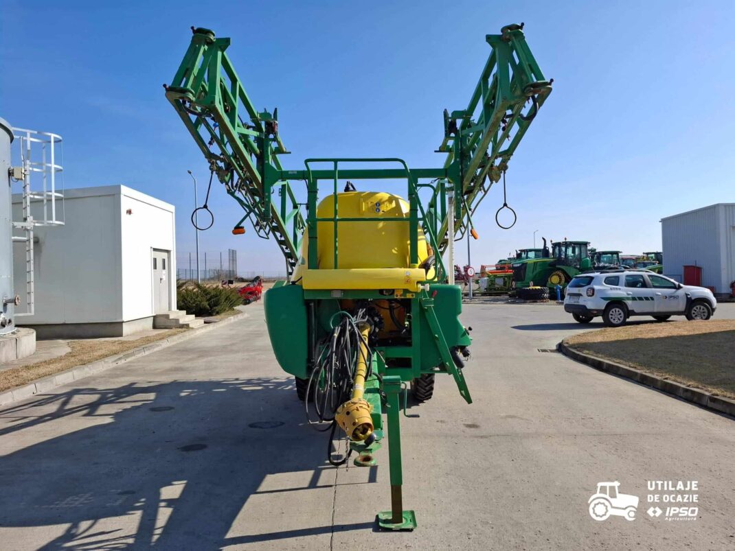 Sprayer tractat John Deere 724