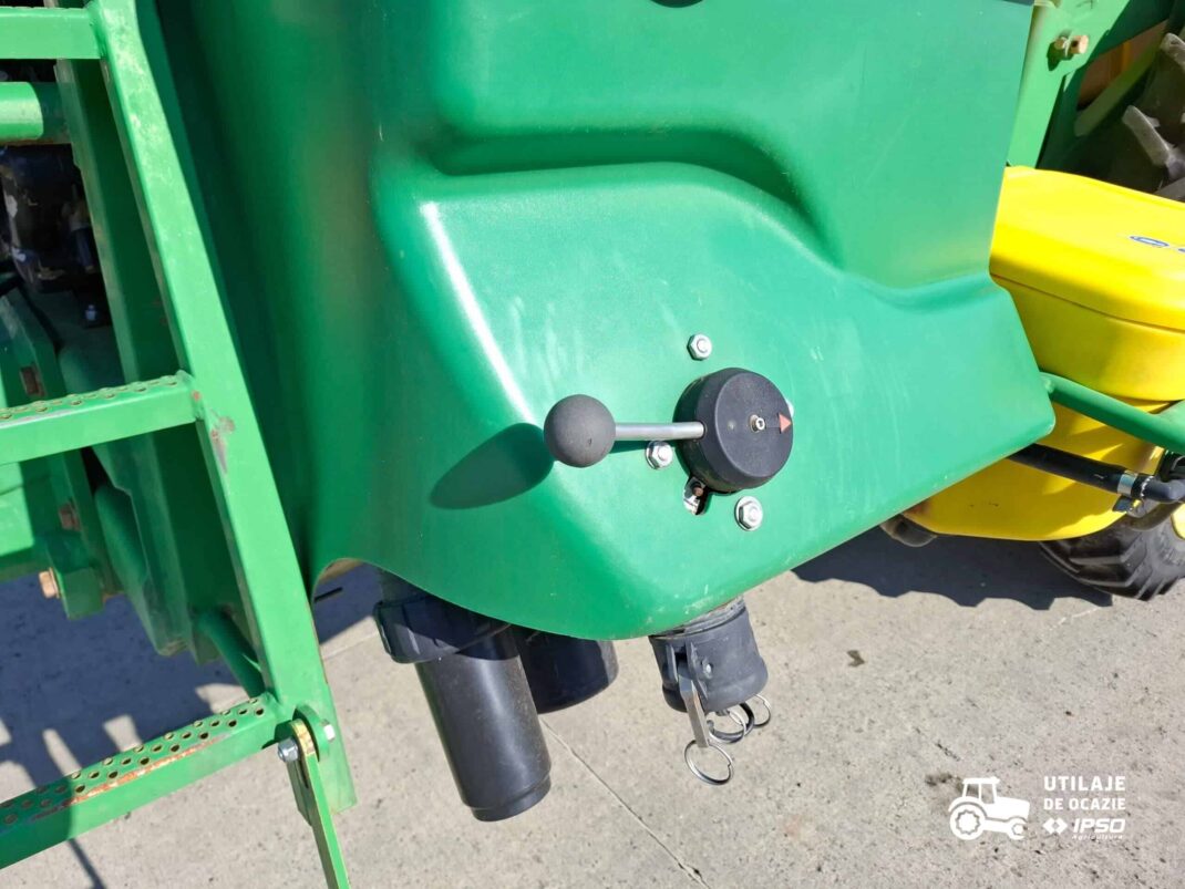 Sprayer tractat John Deere 724