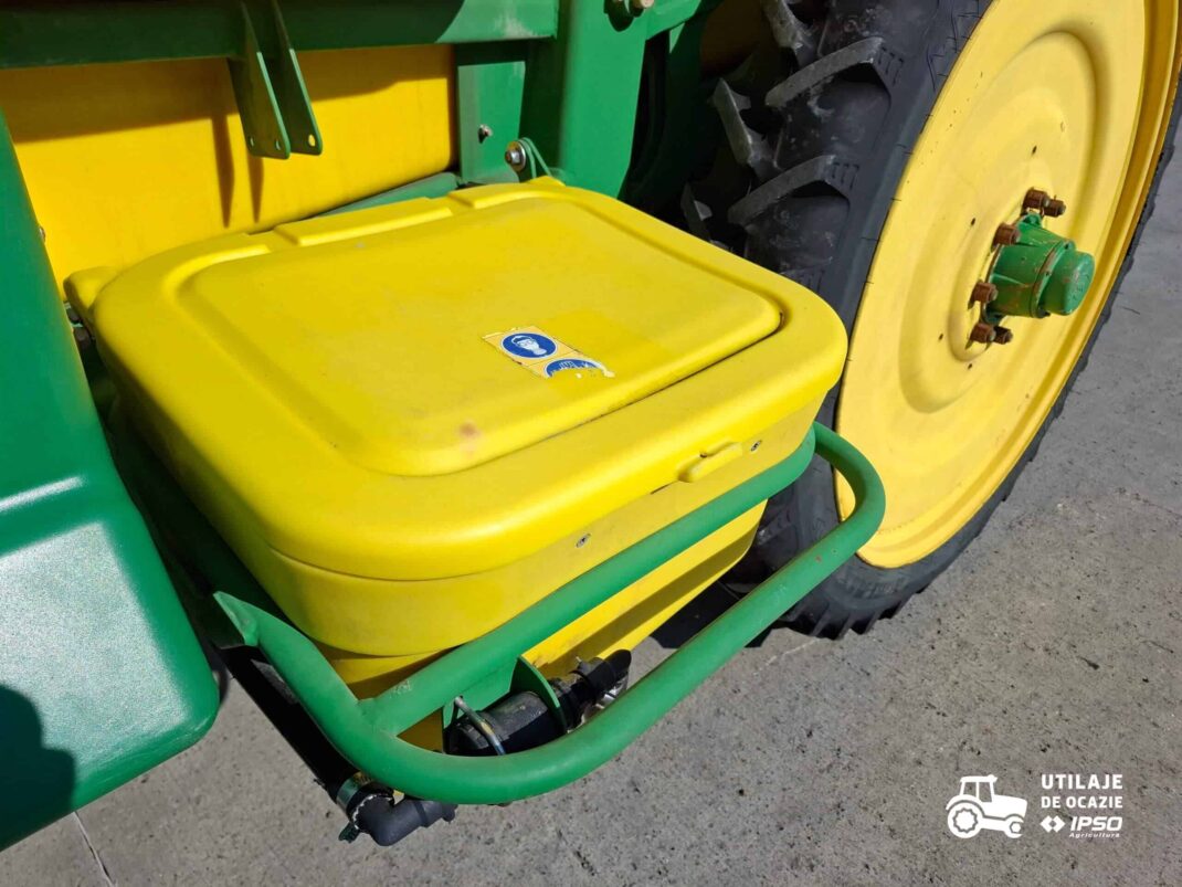 Sprayer tractat John Deere 724