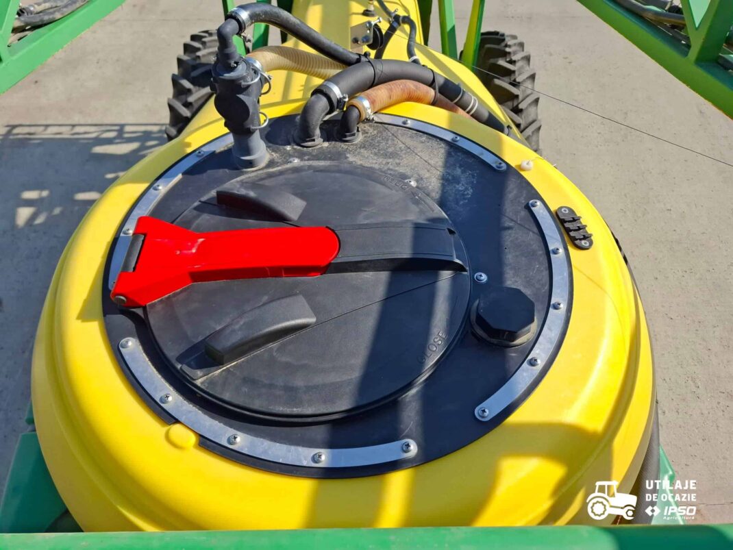 Sprayer tractat John Deere 724