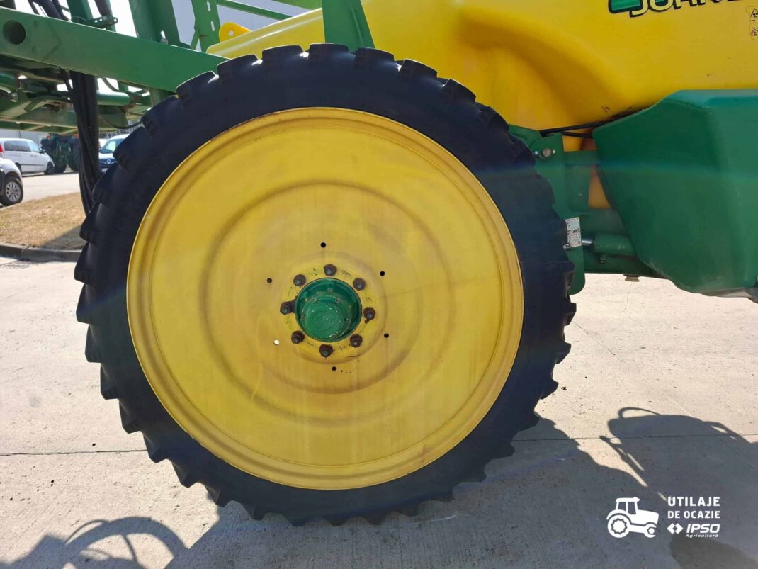 Sprayer tractat John Deere 724
