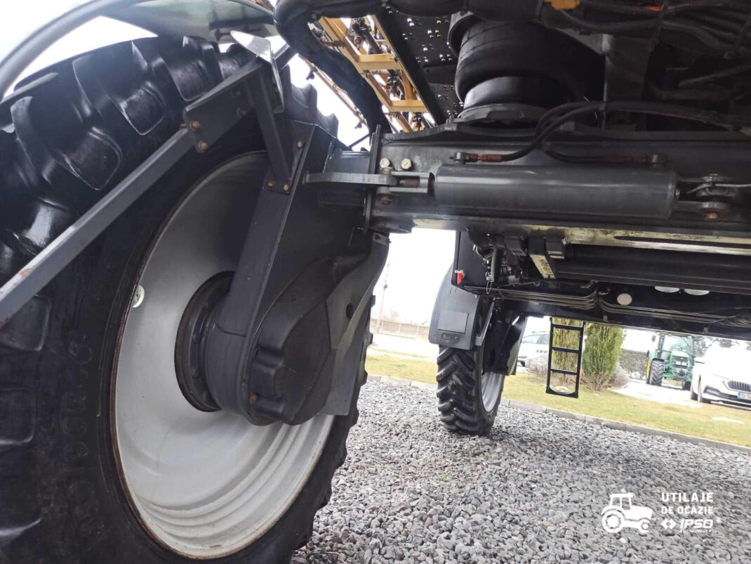 Sprayer Challenger Rogator RG 1300B