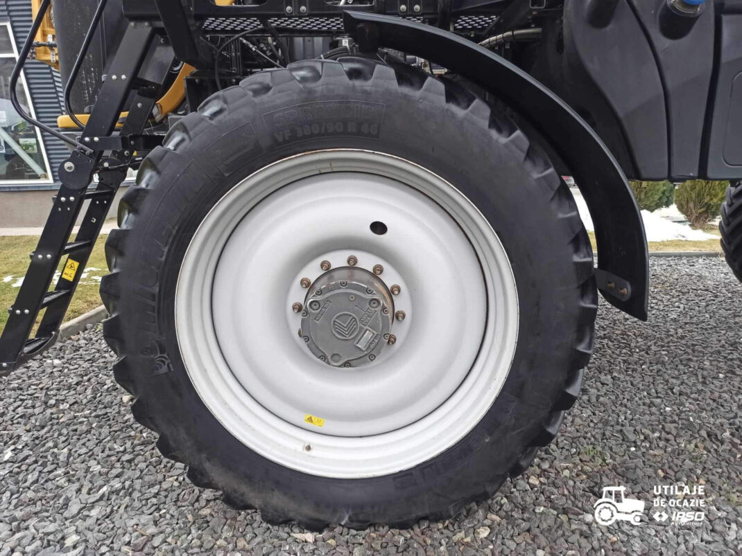 Sprayer Challenger Rogator RG 1300B