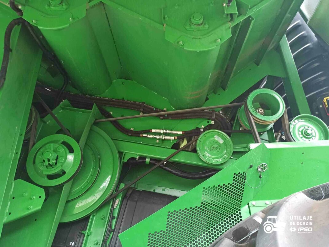John Deere S780 + Header paioase