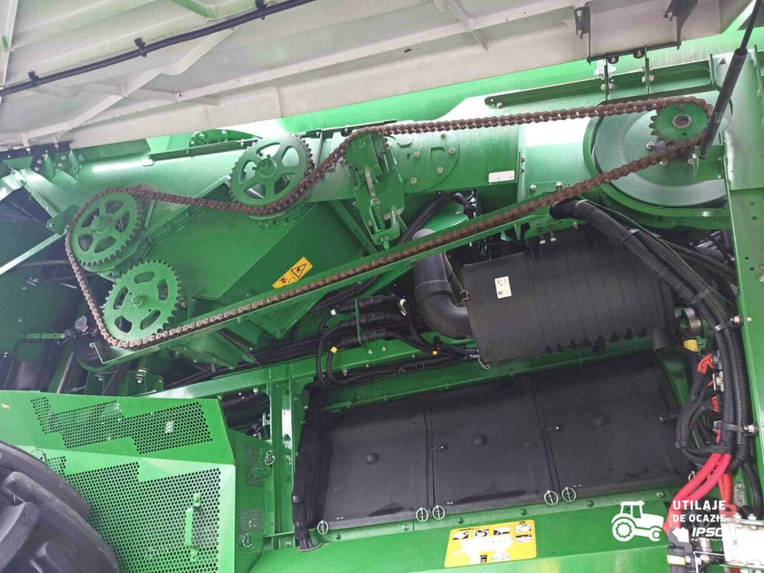 John Deere S780 + Header paioase