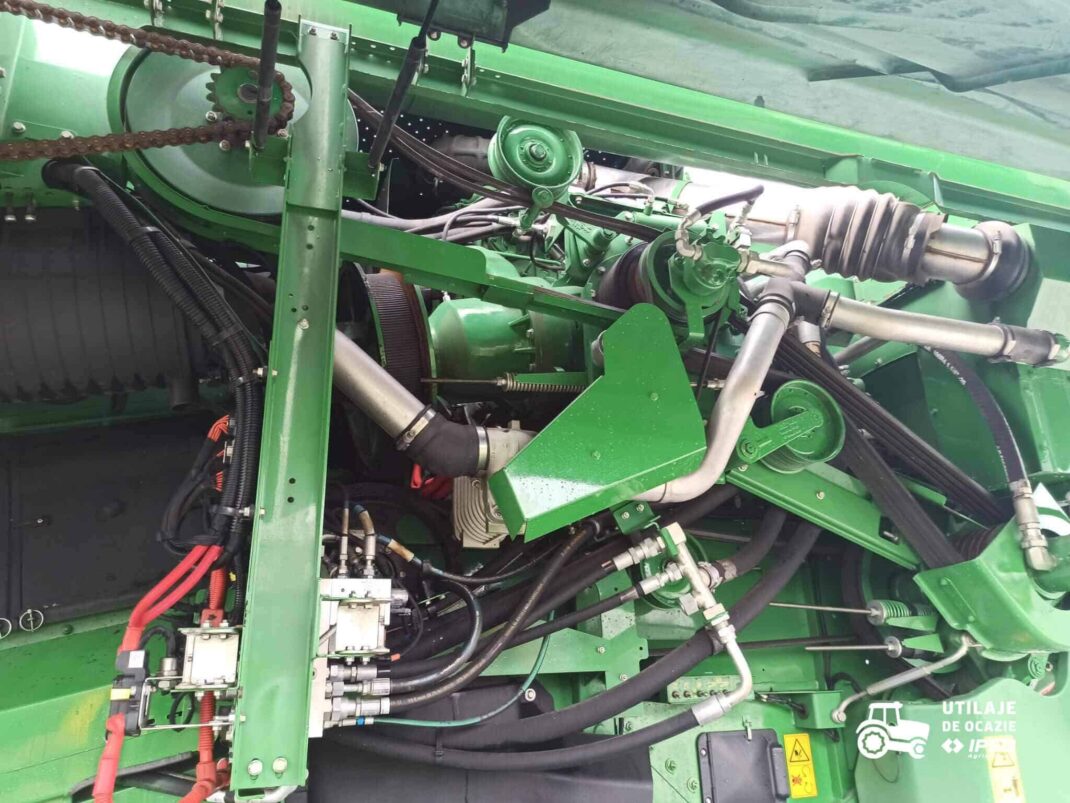 John Deere S780 + Header paioase