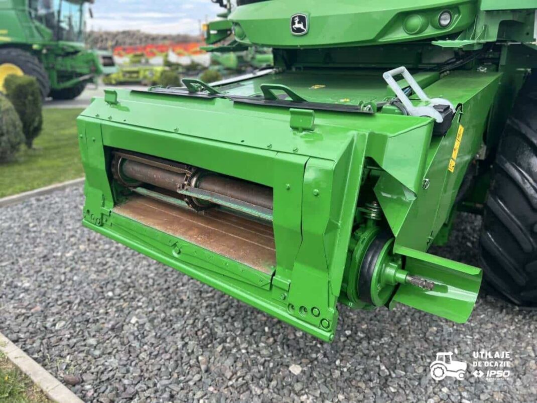John Deere W540 + Header paioase