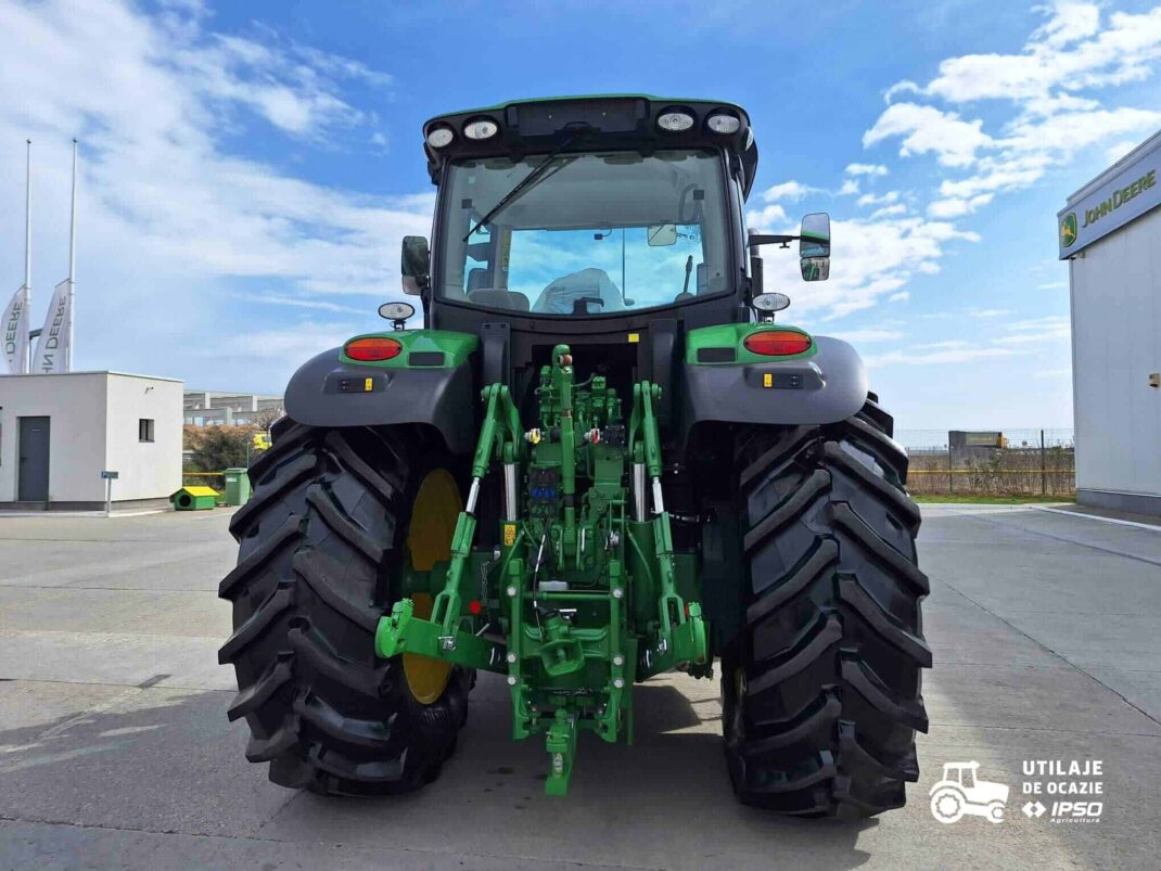John Deere 6R 230