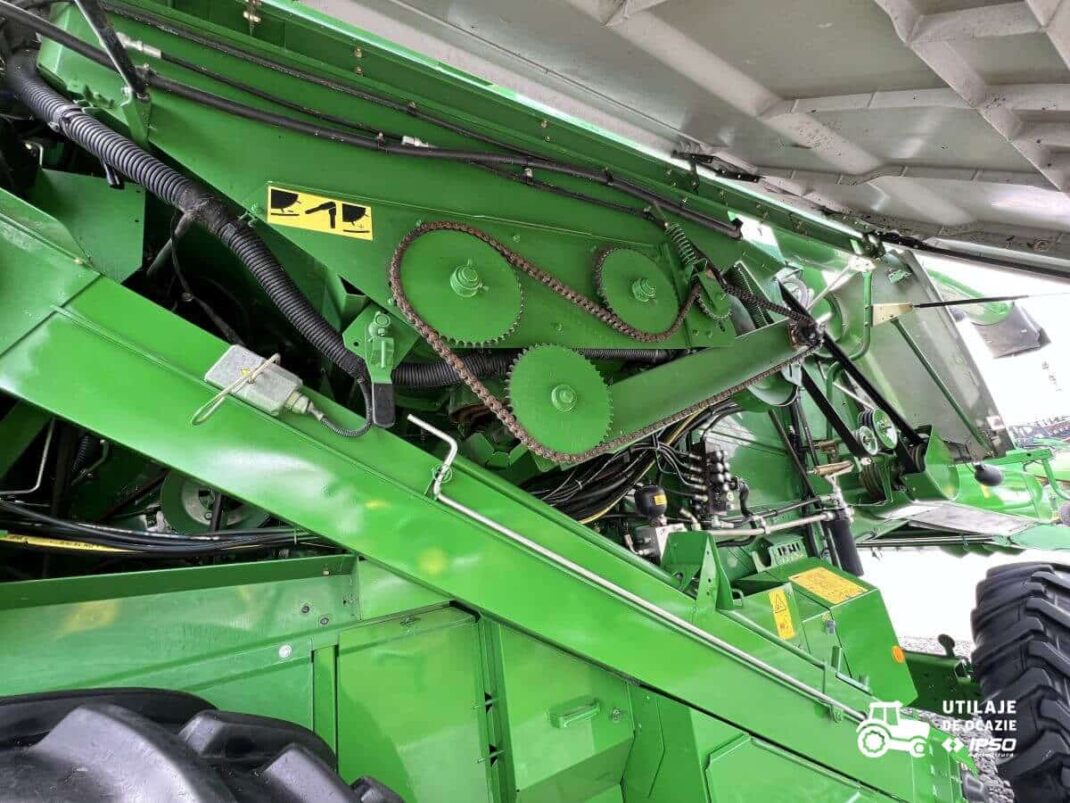 John Deere W540 + Header paioase